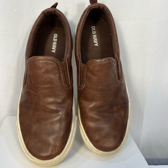Old Navy Boy’s Faux Leather Brown Slip-Ons Sneakers Size 3 - Picture 1 of 8